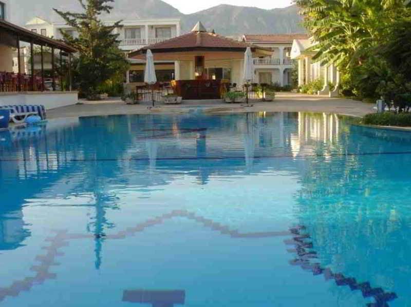Club Z Hotel Kyrenia  Exterior photo